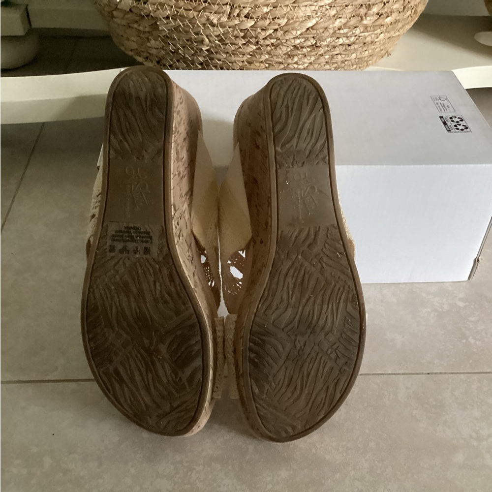 Life Stride Donna macramé wedge sandals EUC Sz 7 cork heel cushion footbed - Picture 10 of 11